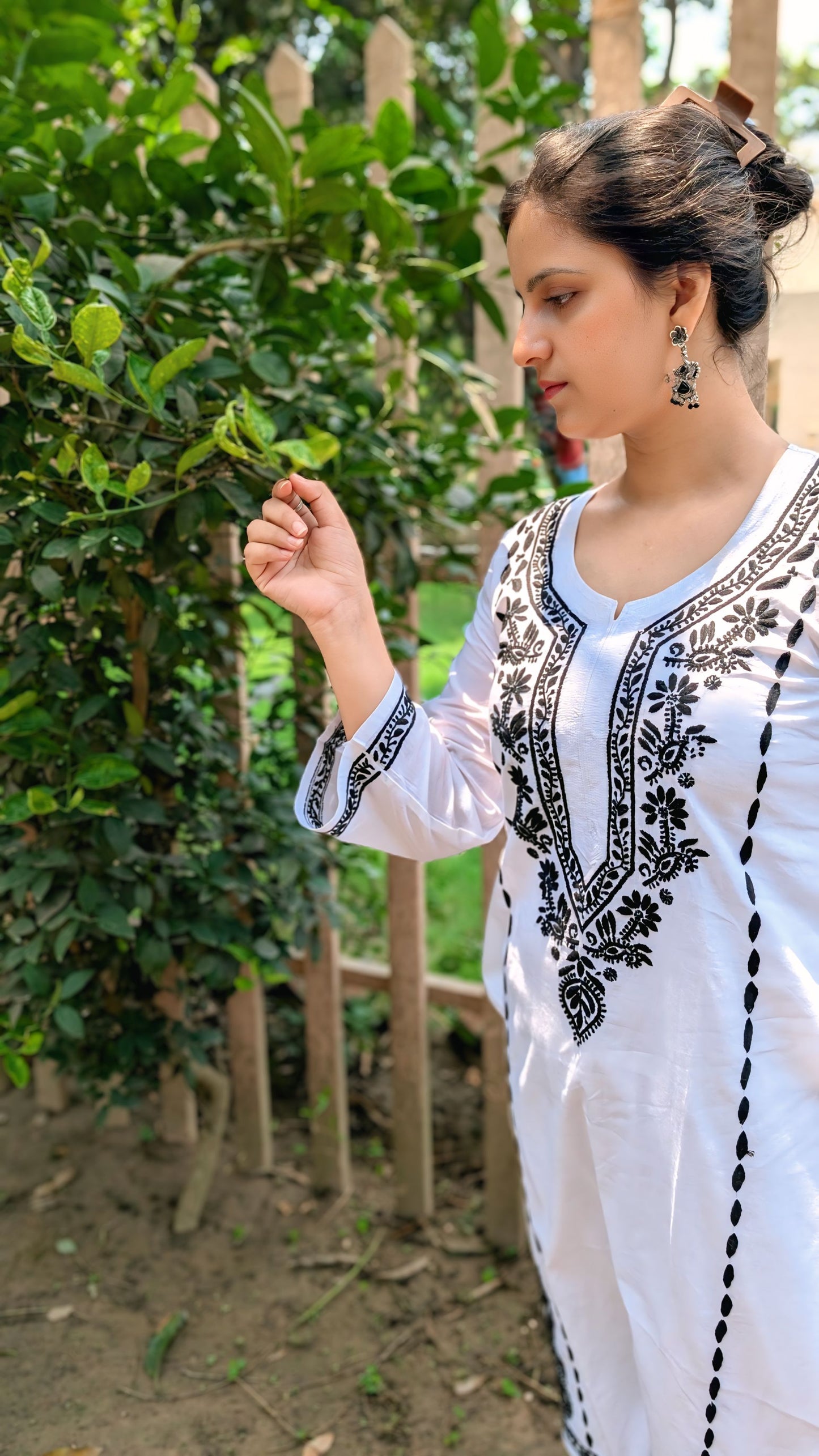 Kari- Zeenat Chikankari mulmul straight Kurta