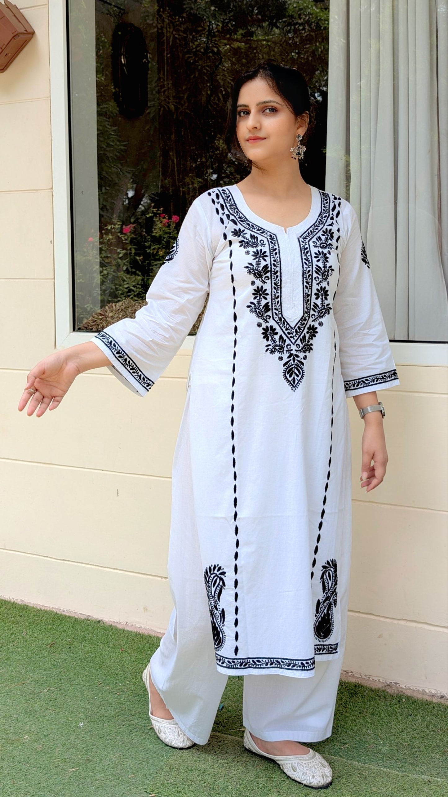 Kari- Zeenat Chikankari mulmul straight Kurta