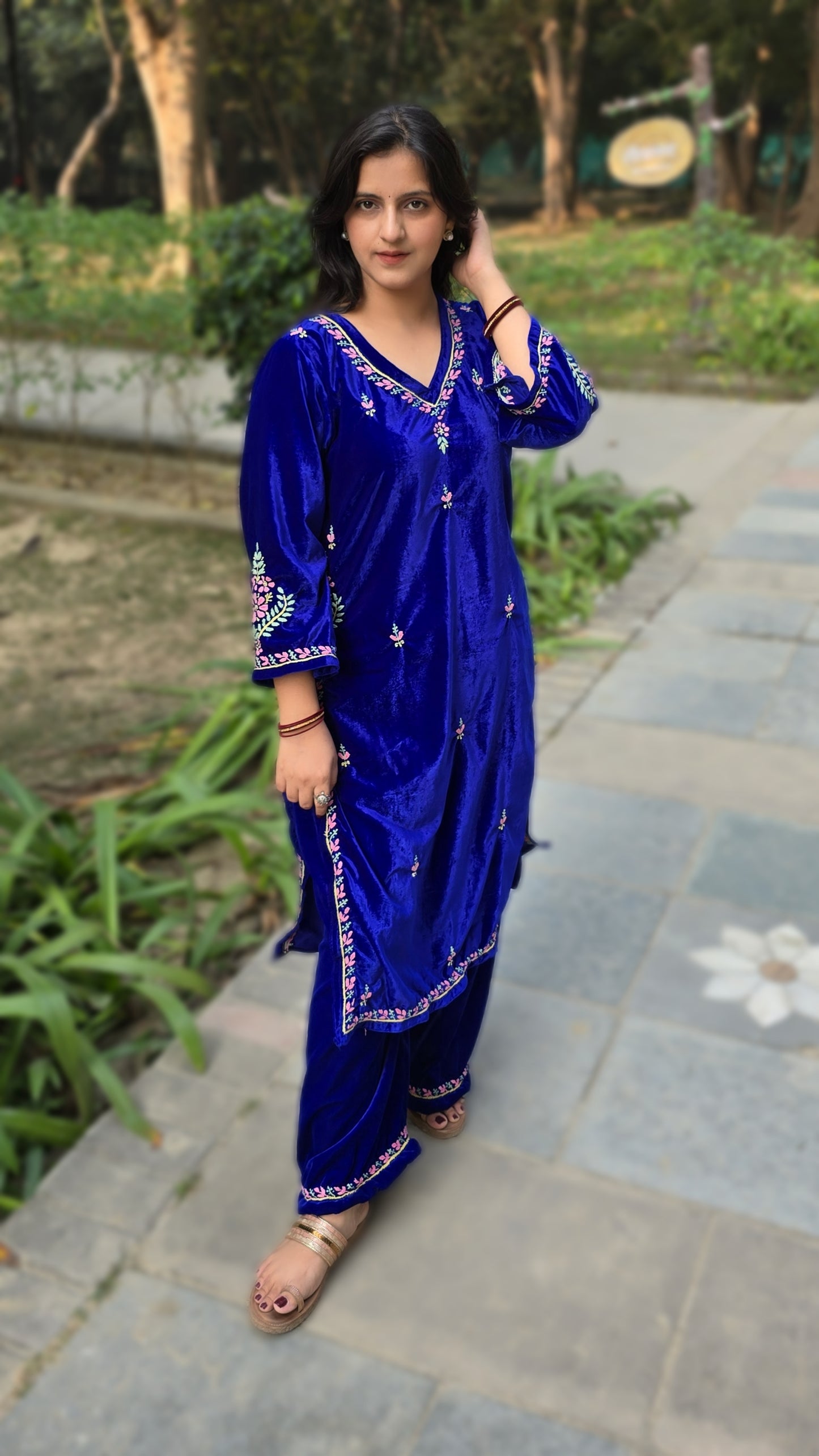 Feroza Makhmal Chikankari Kurta Set