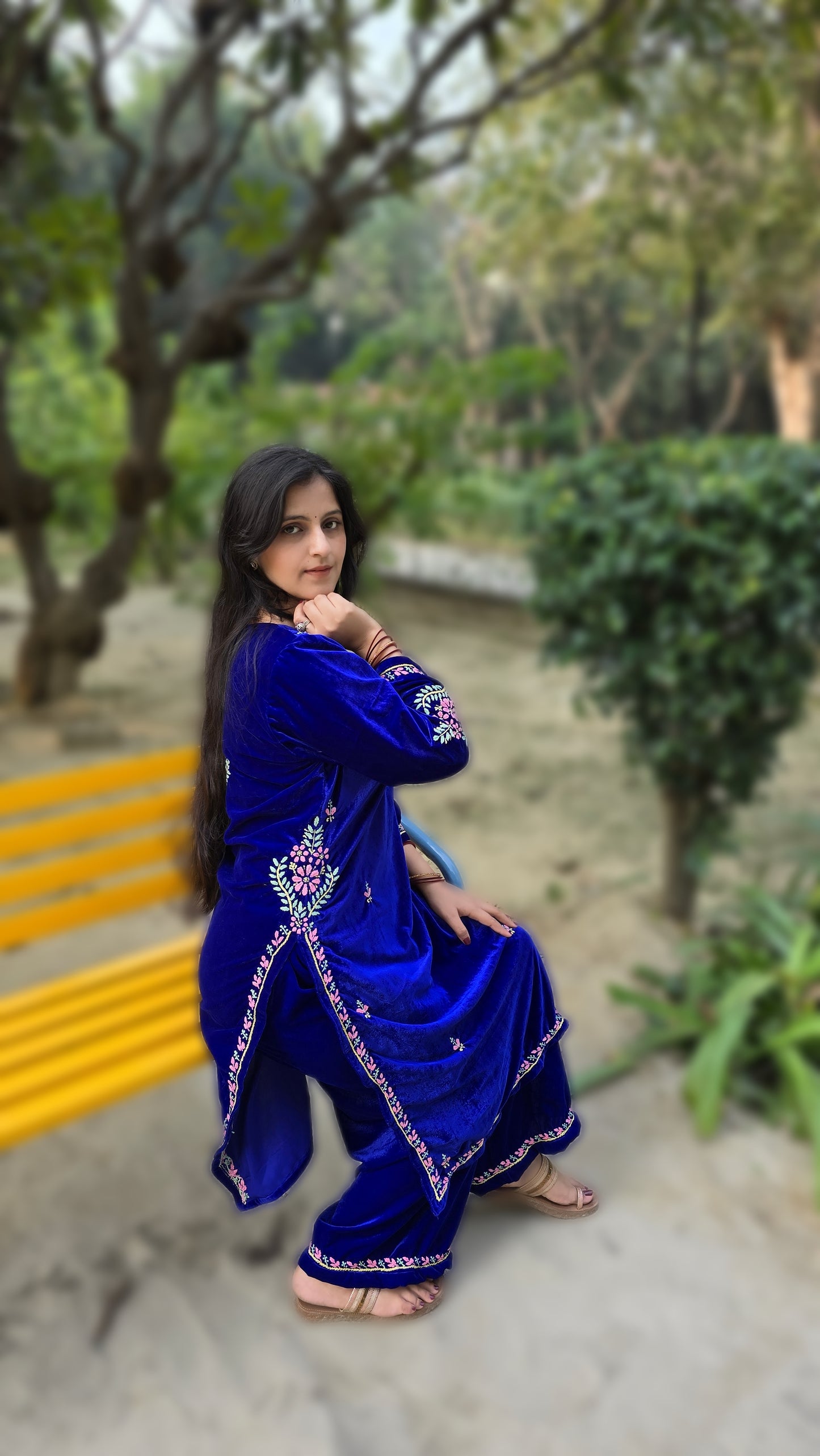 Feroza Makhmal Chikankari Kurta Set