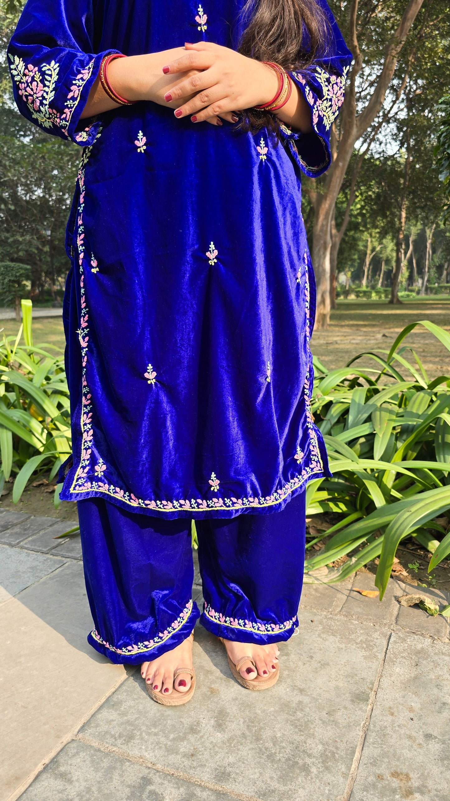 Feroza Makhmal Chikankari Kurta Set